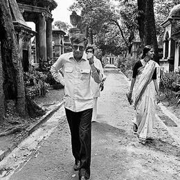 Dom Moraes with Ina Puri at the Park Street Cemetary,Calcutta                                                                                                                                           