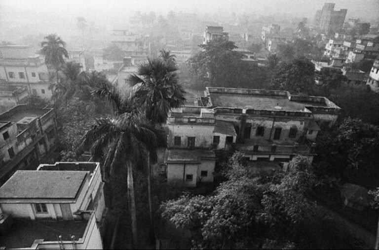 Pablo Bartholomew | Ballygunje area, Calcutta | c. 1978 | Archival pigment print. Edition 1 of 10 + 3 AP | 16 x 24 Inches